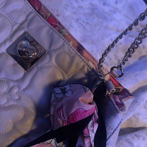 Betsey Johnson chain purse - Picture 3 of 16